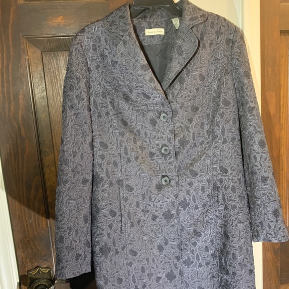 Women’s Jacket - Picture 1 of 5